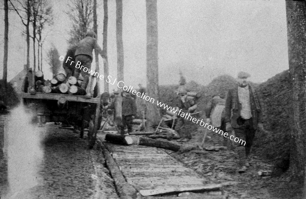 WORLD WAR 1 ROADSIDE SCENE